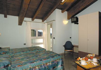 Hotel Kristall Loiano Oda fotoğraf